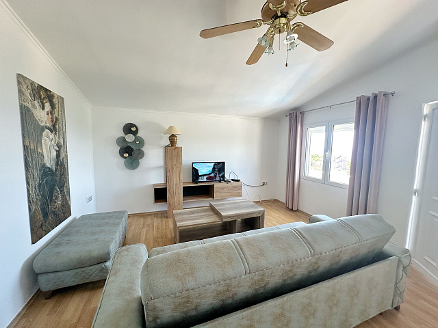 Sea view house with Swimming pool in Utjeha — photo 25
